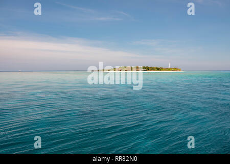 Idilliaca isola tropicale, Apo Reef, Sablayan, Filippine Foto Stock