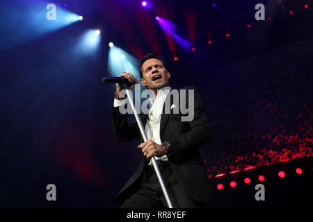 UNIONDALE, NY - Feb 23: Il cantante Marc Anthony esegue in concerto a NYCB Vivere il 23 febbraio 2019 in Uniondale, New York. Foto Stock