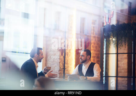 La gente di affari sulla pausa pranzo Foto Stock