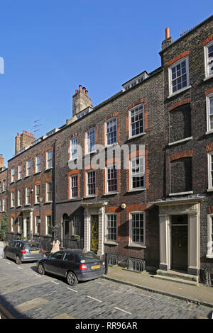 Il sambuco Street in Shoreditch, Londra, Regno Unito. Un originale strada georgiana con superficie in ciottoli. Date dal 1725. Foto Stock