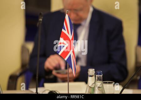 Dettagli con la bandiera del Regno Unito nel corso di una conferenza dei funzionari dell' Unione europea Foto Stock