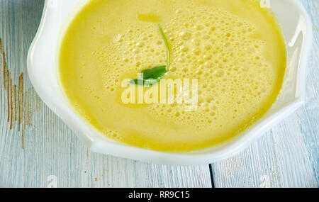 Wale Dahi, Aloo - Instant Pot patate in Yogurt Curry Foto Stock