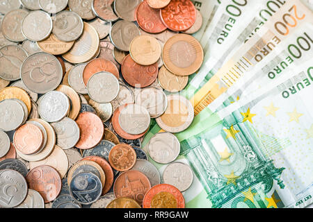 Unione delle monete e delle banconote in euro Foto Stock