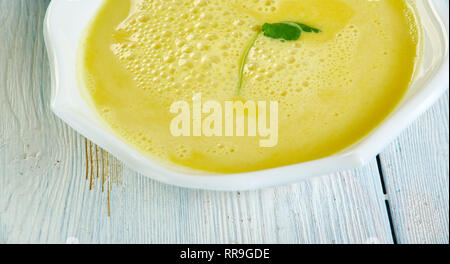 Wale Dahi, Aloo - Instant Pot patate in Yogurt Curry Foto Stock