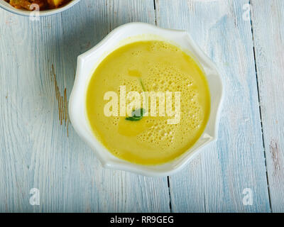 Wale Dahi, Aloo - Instant Pot patate in Yogurt Curry Foto Stock