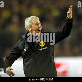 Pullman Dortmund Lucien Favre visto reagire durante la Bundesliga tedesca partita di calcio tra Borussia Dortmund e Bayer Leverkusen in Dortmund. ( Il punteggio finale; Borussia Dortmund 3:2 Bayer Leverkusen ) Foto Stock