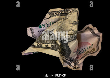 Crumpled cinquanta dollari isolati su sfondo nero Foto Stock