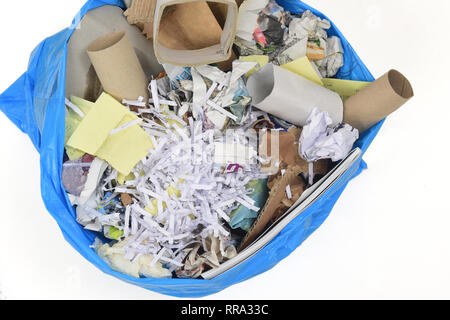 Garbage Bag piena di carta per il riciclaggio Foto Stock