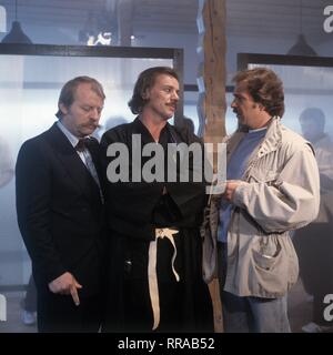 TATORT / Doppelspiel / D 1985 / Hajo Gies / EBERHARD FEIK (Thanner), Franz BUCHRIESER (Gassmann), GÖTZ GEORGE (Schimanski) Goetz George 30618 / Überschrift: TATORT / D 1985 Foto Stock