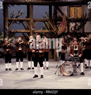 KAPELLE ORIGINALE EGERLAND, 90er Jahre. DFA / Volksmusik, Kapelle, 90er, Tracht / Überschrift: ORIGINALE KAPELLE EGERLAND Foto Stock