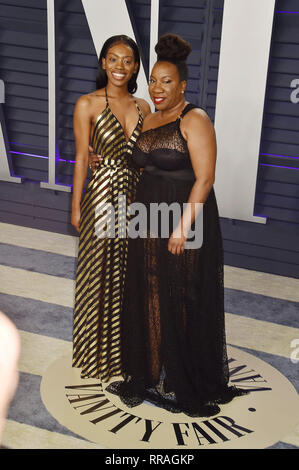 BEVERLY HILLS, CA - 24 febbraio: Kaia Burke e Tarana Burke frequentare il 2019 Vanity Fair Oscar Party hosted by Radhika Jones a Wallis Annenberg Center for the Performing Arts il 24 febbraio 2019 a Beverly Hills, la California. Foto Stock
