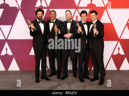 HOLLYWOOD, CALIFORNIA - 24 febbraio: Bob Persichetti, Peter Ramsey, Rodney Rothman, Phil signore, Christopher Miller, al 91annuale di Academy Awards Press Room a Hollywood e Highland il 24 febbraio 2019 a Hollywood, California..Credit: Faye Sadou/MediaPunch Foto Stock