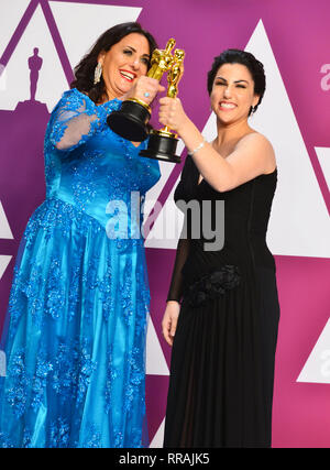 Los Angeles, Stati Uniti d'America. 24 Febbraio, 2019. Melissa Berton e Rayka Zehtabchi, vincitori del Miglior Documentario Corto Oggetto per "periodo. Fine della frase., pongono al 91annuale di Academy Awards in sala stampa durante a Hollywood e Highland il 24 febbraio 2019 a Hollywood, California Credit: Tsuni/USA/Alamy Live News Foto Stock