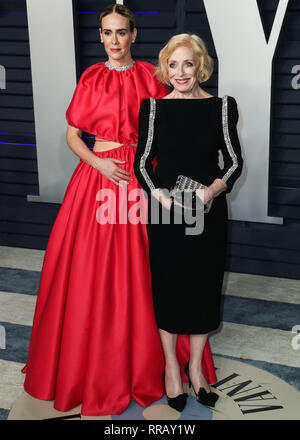 BEVERLY HILLS, Los Angeles, CA, Stati Uniti d'America - 24 febbraio: attrice Sarah Paulson e il partner Holland Taylor arrivano al 2019 Vanity Fair Oscar Party a Wallis Annenberg Center for the Performing Arts il 24 febbraio 2019 a Beverly Hills Los Angeles, California, Stati Uniti. (Foto di Xavier COLLIN/Image Press Agency) Foto Stock