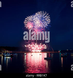 Fuochi d'artificio andando fuori all'annuale nazionale campionati di fuochi d' artificio sul listello di montaggio,Plymouth,Devon. Foto Stock