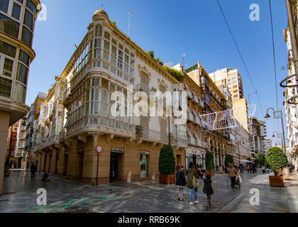Cartagena, Murcia, Spagna; Febbraio 2017: le strade e gli edifici nel centro storico della città di Cartagena, in provincia di Murcia Foto Stock