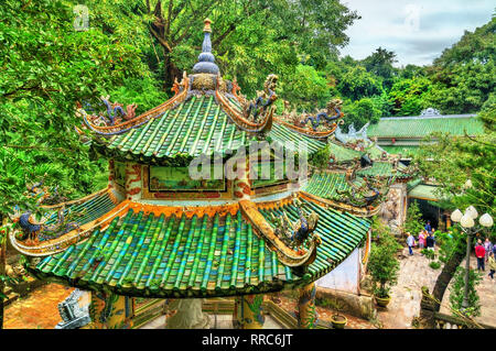 Tempio buddista sulle montagne di marmo in corrispondenza di Da Nang, Vietnam Foto Stock