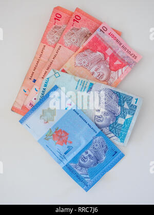 Soldi stranieri di banconote; ringgit malese, 10 ringgit e 1 note di Ringgit Bank Negara Malaysia Foto Stock