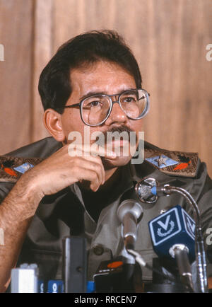 CARACAS, Venezuela - 3 febbraio 1989: Daniel Ortega, Presidente del Nicaragua, a news conferenza. Foto Stock