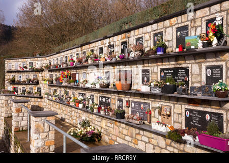 Columbarium sul cimitero di Malmedy, Belgio, Europa. Kolumbarium des Friedhofs von Malmedy, Belgien, Europa. Foto Stock