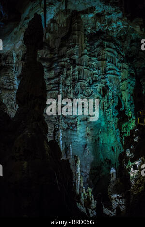 Speleothems in solutional grotte carsiche. Emine-Bair-Khosar Foto Stock