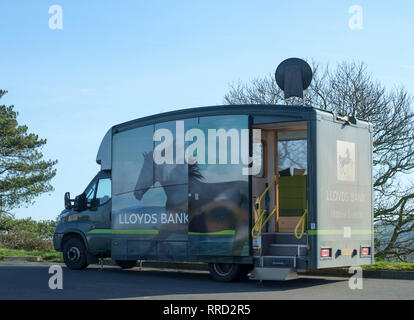 Grande Torrington un mercato comune in North Devon Regno Unito Lloyds Bank banca mobile Foto Stock