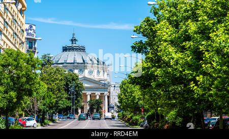 Bucarest, Romania - 05 giugno 2017: l'ateneo rumeno George Enescu (Ateneul Roman) inaugurato nel 1888 è una sala da concerto nel centro di Bucarest Foto Stock