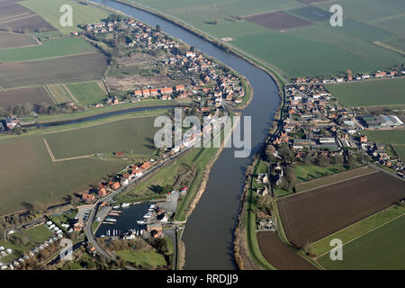 Vista aerea di Oriente e Occidente Stockwith villaggi a cavallo del fiume Trent, vicino Gainsborough, Lincolnshire Foto Stock