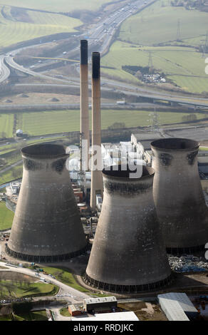 Vista aerea della ormai chiuso Ferrybridge Power Station nel West Yorkshire Foto Stock