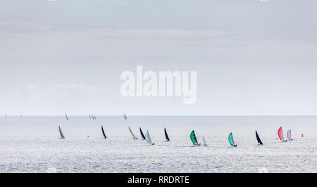 Myrtleville, Cork, Irlanda. 16 Luglio, 2018. Yachts prendendo parte alla Volvo Cork biennale settimana regata a vela off Crosshaven Co. Cork, Irlanda. Foto Stock