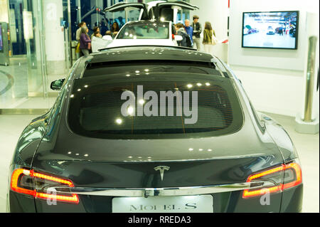 Tesla pop up showroom a Canary Wharf, London, Regno Unito Foto Stock