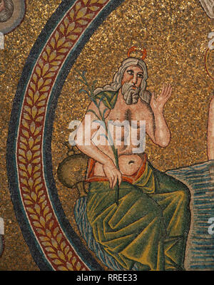 L'Italia. Ravenna. Battistero ariano. Teodorico il Grande epoca. 5a-6a CE. Bautism Gesù. La personificazione del fiume Giordano. Mosaico. Dettaglio. Foto Stock