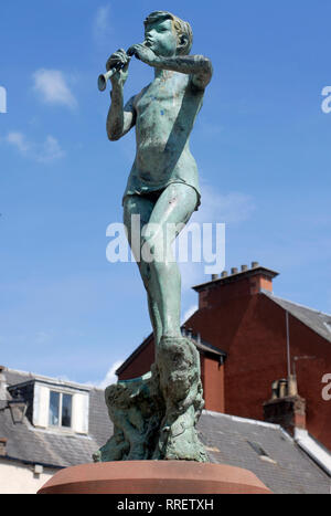 Turismo Culturale: Statua di Peter Pan a Kirriemuir, luogo di nascita di JM Barries, Scozia, Regno Unito Foto Stock