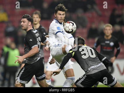 Febbraio 25, 2019 - Copenaghen, Danimarca - Jonas vento, FC Copenhagen e Alexander Juel Andersen, Vendsyssel FF sono in lotta per la sfera durante la Superleague partita di calcio tra FC Copenhagen e Vendsyssel FF in Telia Parken, Copenhagen, Danimarca. (Credito Immagine: © Lars Moeller/ZUMA filo) Foto Stock