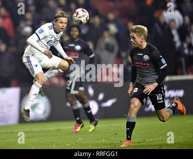 Febbraio 25, 2019 - Copenaghen, Danimarca - Peter Ankersen, FC Copenhagen e SÂ¿ren Henriksen, Vendsyssel FF sono in lotta per la sfera durante la Superleague partita di calcio tra FC Copenhagen e Vendsyssel FF in Telia Parken, Copenhagen, Danimarca. (Credito Immagine: © Lars Moeller/ZUMA filo) Foto Stock