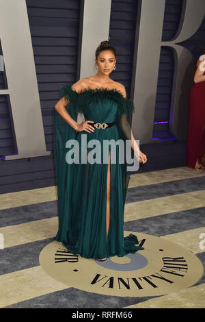 Beverly Hills, Stati Uniti. 24 Febbraio, 2019. BEVERLY HILLS, CA - 24 febbraio: Shay Mitchell assiste il 2019 Vanity Fair Oscar Party hosted by Radhika Jones a Wallis Annenberg Center for the Performing Arts il 24 febbraio 2019 a Beverly Hills, la California. Credito: Jeffrey Mayer/Alamy Live News Foto Stock