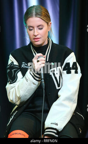 Bala Cynwyd, PA, Stati Uniti d'America. Il 25 febbraio, 2019. Fletcher visite Q102 performance studio in Bala Cynwyd, Pa il 25 febbraio 2019 Credit: : Star Shooter/media/punzone Alamy Live News Foto Stock