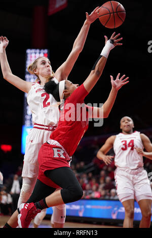 Piscataway, New Jersey, USA. Il 25 febbraio, 2019. Rutgers Scarlet Knights guard CHARISE WILSON (3) rigidi per il cesto contro il Wisconsin Badgers in un gioco al Rutgers Athletic Center. Credito: Joel Plummer/ZUMA filo/Alamy Live News Foto Stock