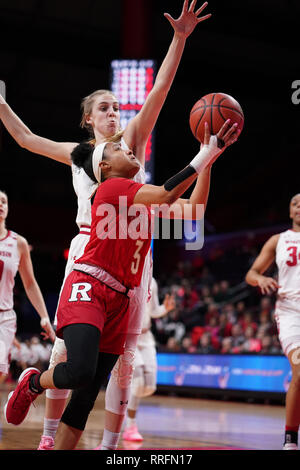 Piscataway, New Jersey, USA. Il 25 febbraio, 2019. Rutgers Scarlet Knights guard CHARISE WILSON (3) rigidi per il cesto contro il Wisconsin Badgers in un gioco al Rutgers Athletic Center. Credito: Joel Plummer/ZUMA filo/Alamy Live News Foto Stock