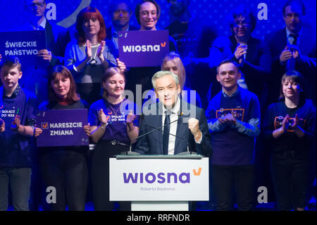 Gdansk, Polonia. Il 25 febbraio, 2019. Robert Biedron, leader e fondatore di Wiosna (molla), il Polacco social-democratico e pro-partito politico europeo durante la convenzione regionale di Danzica, Polonia. 25 febbraio 2019: Credito Wojciech Strozyk/Alamy Live News Foto Stock