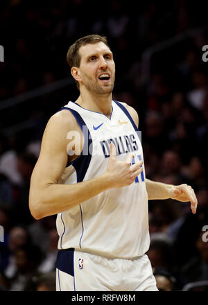 Los Angeles, California, USA. Il 25 febbraio, 2019. Dallas Mavericks' Dirk Nowitzki (41) durante un'NBA Basketball gioco tra Los Angeles Clippers e Dallas Mavericks Lunedì, febbraio 25, 2019 a Los Angeles. Credito: Ringo Chiu/ZUMA filo/Alamy Live News Foto Stock