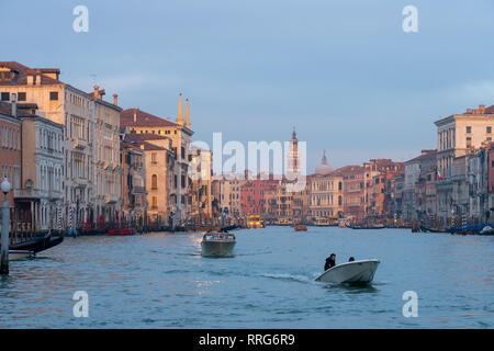 Viste generali di Venezia al tramonto. Da una serie di foto di viaggio in Italia. Data foto: Lunedì 11 Febbraio, 2019. Foto: Roger Garfield/Alamy Foto Stock