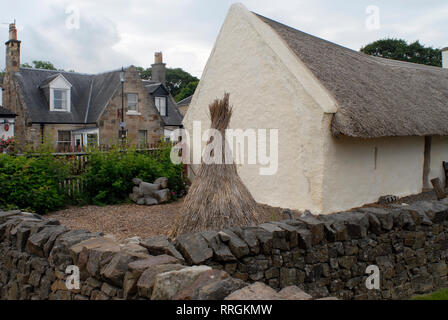 Turismo culturale: Vista esterna del cottage poeta Robert Burns, Alloway, Ayrshire, Scozia, Regno Unito Foto Stock