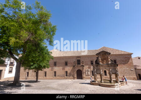 Fuente de Santa Maria in Plaza Sta. María, Baeza, Provincia di Jaen, Andalusia, Spagna Foto Stock