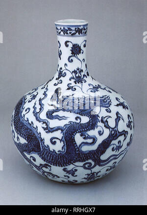 Vaso di porcellana, dinastia Ming. Foto Stock