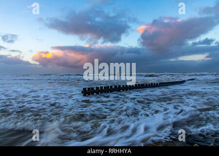 Ostfriesland, Insel Wangerooge, inverno, Strand, Sturm, Buhnen, Wellenbrecher, Foto Stock