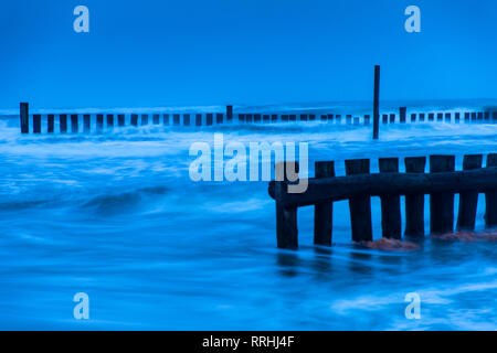 Ostfriesland, Insel Wangerooge, inverno, Strand, Sturm, Buhnen, Wellenbrecher, Foto Stock