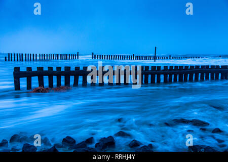 Ostfriesland, Insel Wangerooge, inverno, Strand, Sturm, Buhnen, Wellenbrecher, Foto Stock