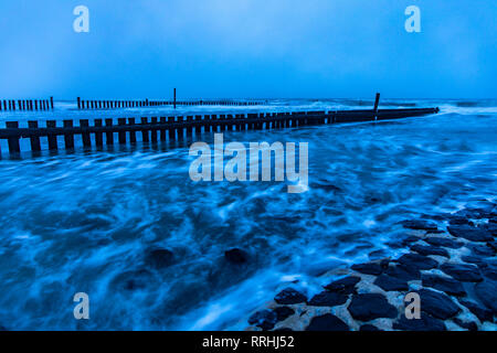 Ostfriesland, Insel Wangerooge, inverno, Strand, Sturm, Buhnen, Wellenbrecher, Foto Stock