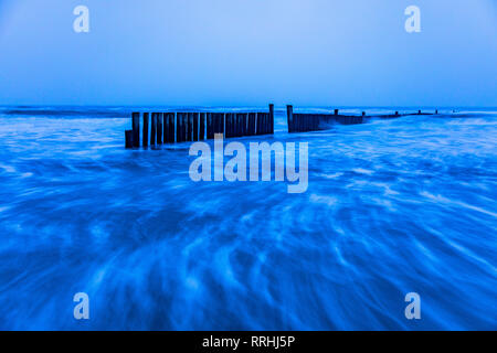 Ostfriesland, Insel Wangerooge, inverno, Strand, Sturm, Buhnen, Wellenbrecher, Foto Stock